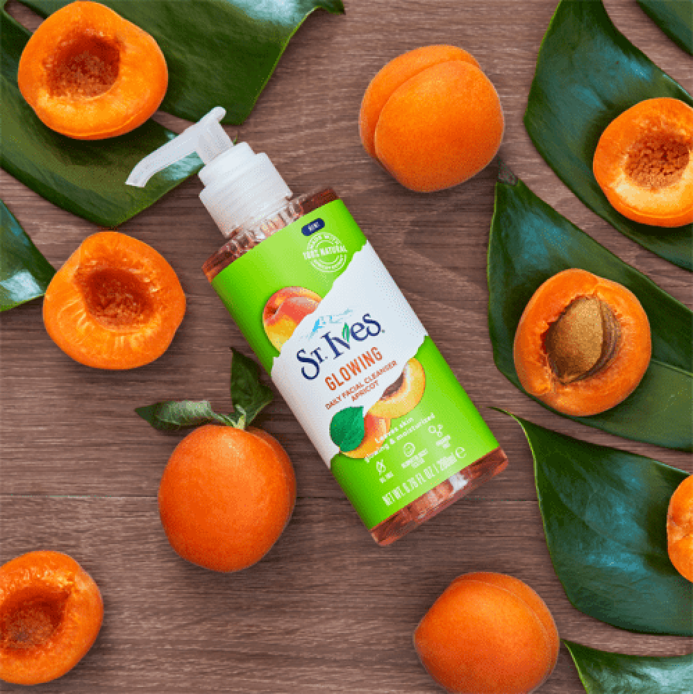 St. Ives Glowing Daily Facial Cleanser with 100% Natural Apricot Extracts - 200ml 4 St. Ives Glowing Daily Facial Cleanser with 100% Natural Apricot Extracts - 200ml - Image 4